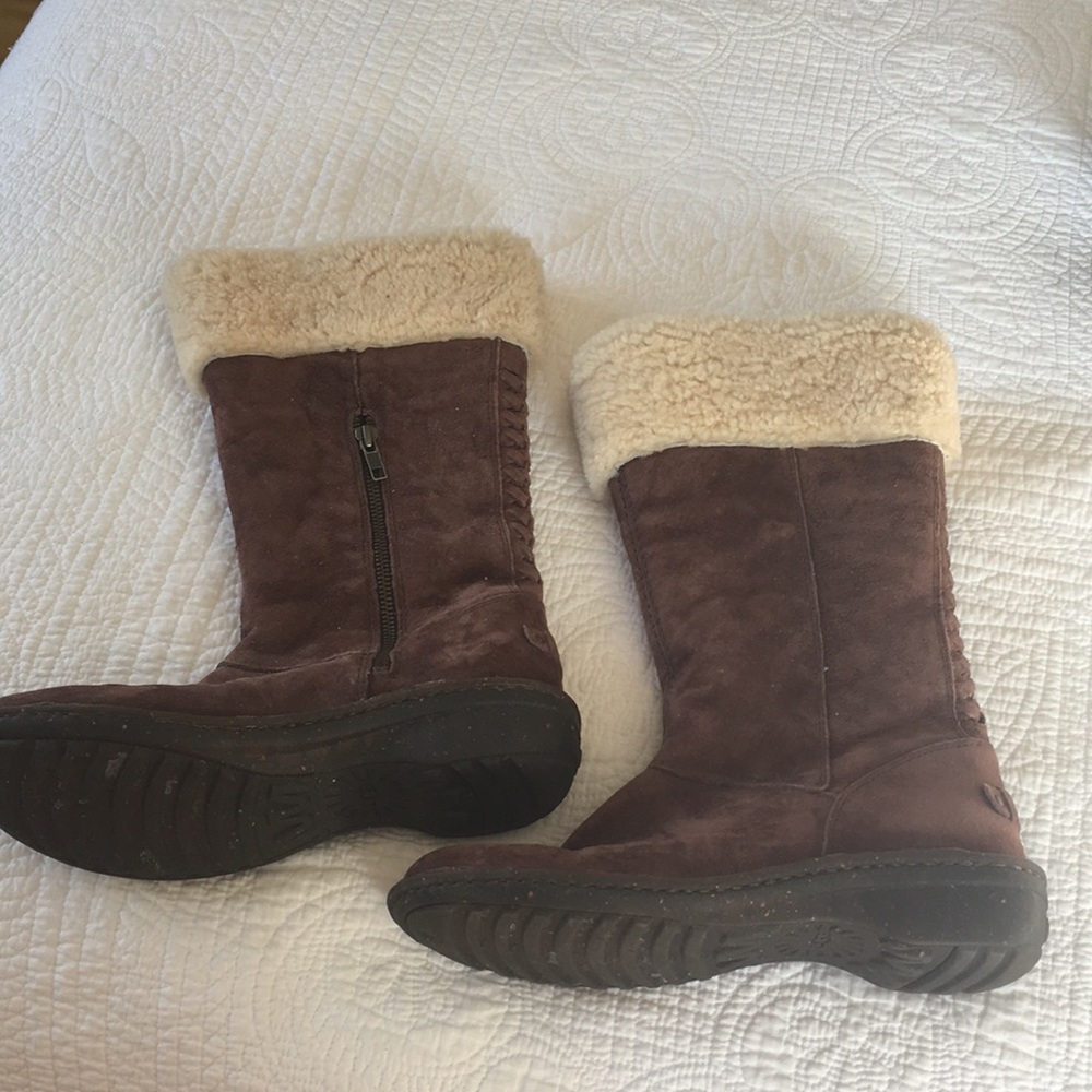 Ugg boots, size 8. Like new condition